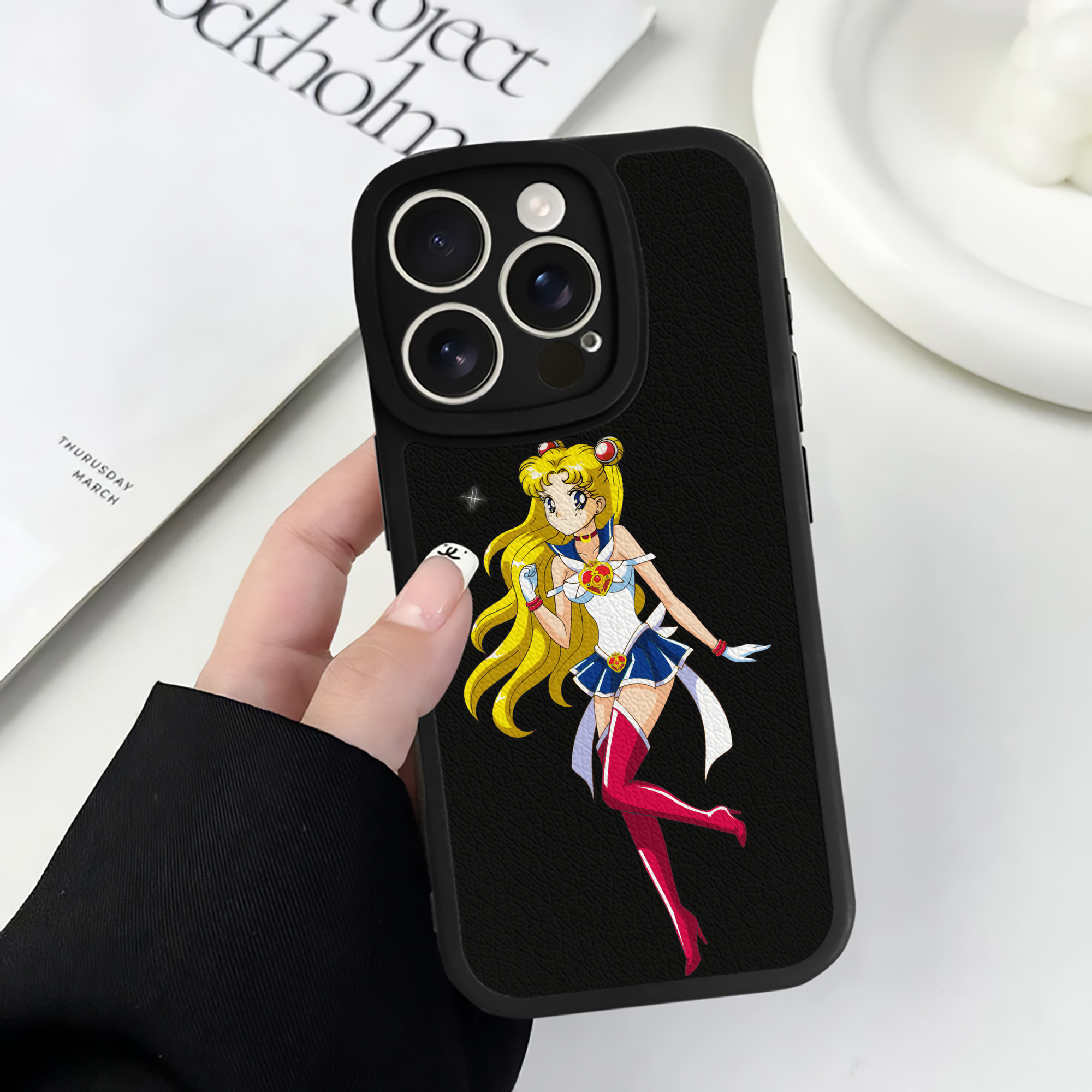 （画像用） 美少女戦士セーラームーン 月野 うさぎ つきの うさぎ Sailor Moon Tsukino Usagi 【iPhone 16シリーズ対応】シリコンスマホケース（レザー調） 材質：シリコン